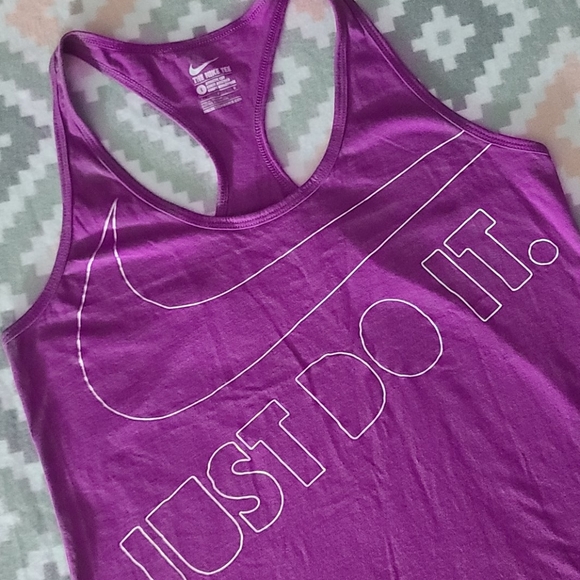 Nike Tops - Nike Athletic Cut Workout Shirt